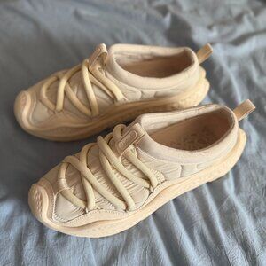 Hoka Ora Primo Marshmallow in Size 11.5